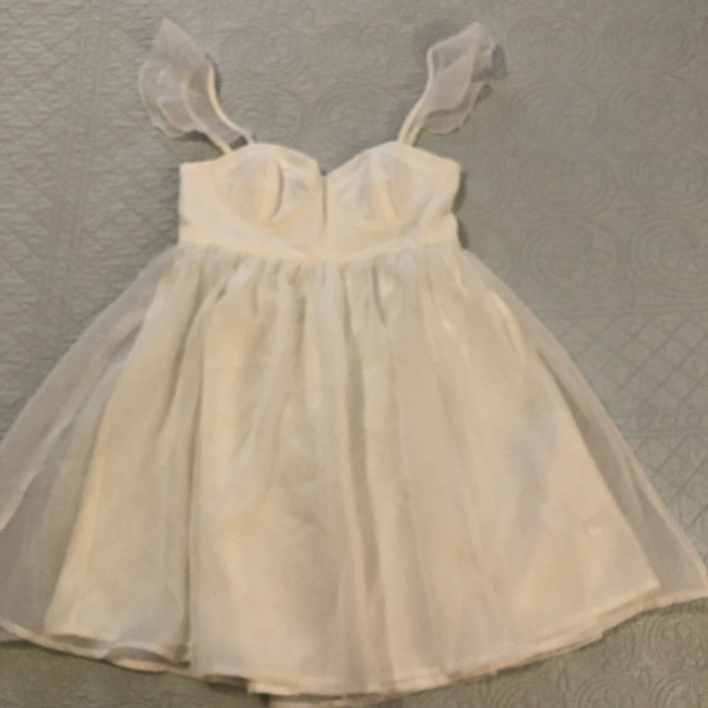 Le Lis white babydoll mini dress. Size small. NWT - Picture 3 of 10